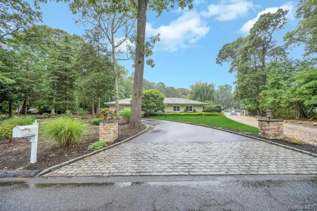 109 Oakside Drive Smithtown NY 11787