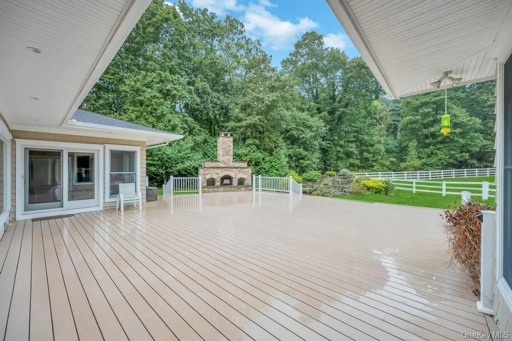 109 Oakside Drive Smithtown NY 11787