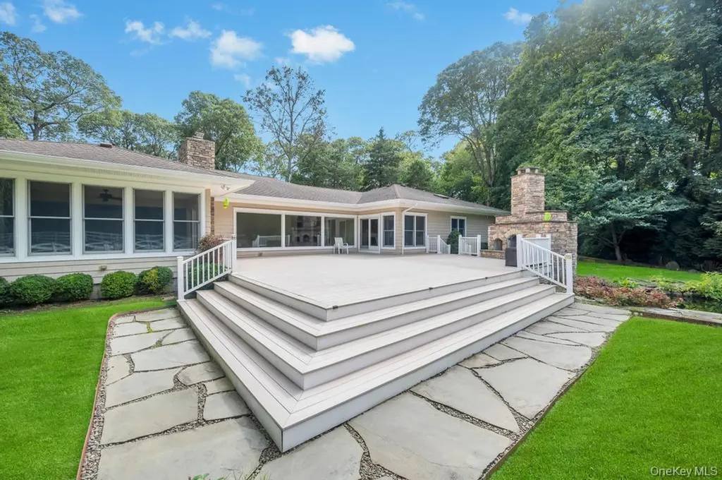 109 Oakside Drive Smithtown NY 11787