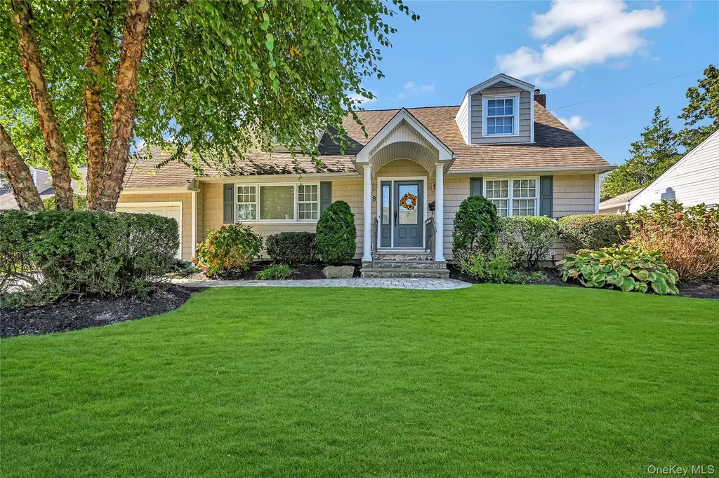 8 Harmony Court Syosset NY 11791