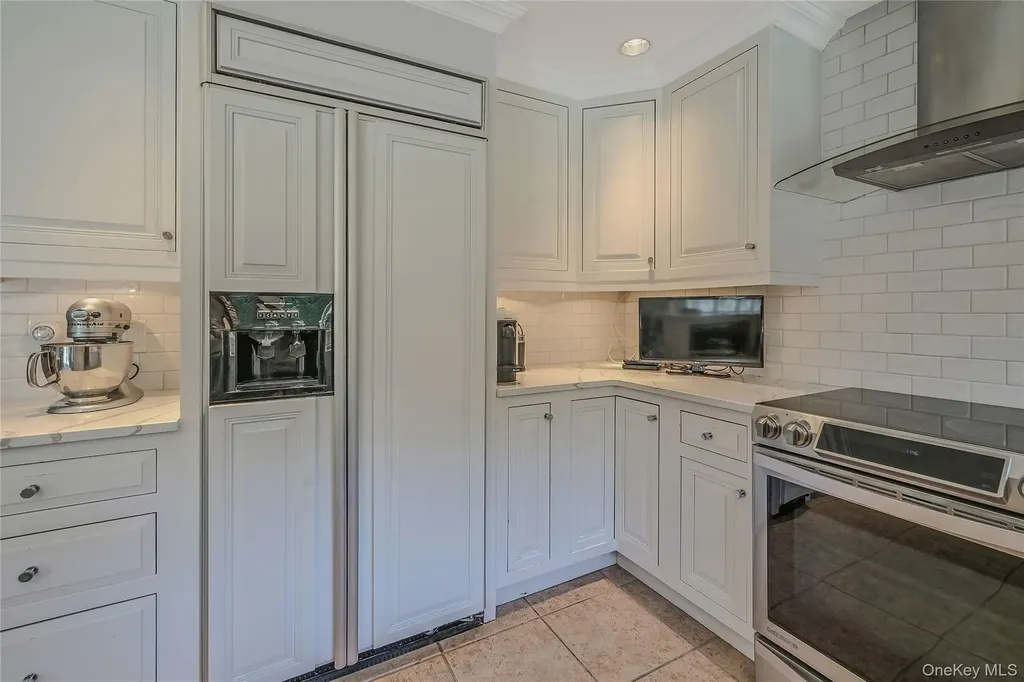 8 Harmony Court Syosset NY 11791
