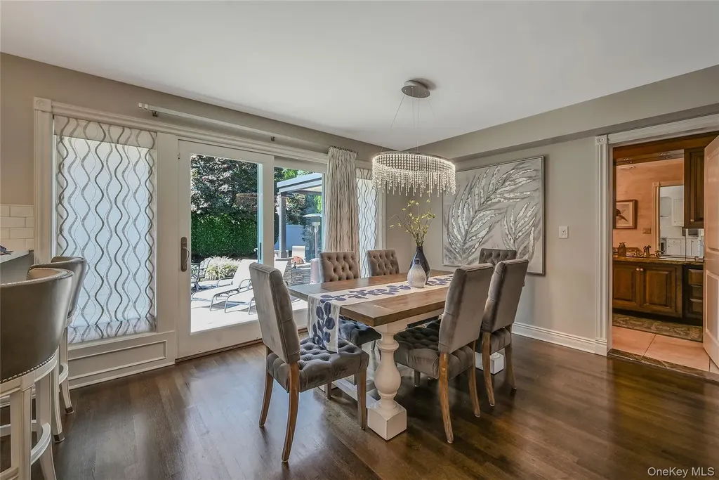 8 Harmony Court Syosset NY 11791