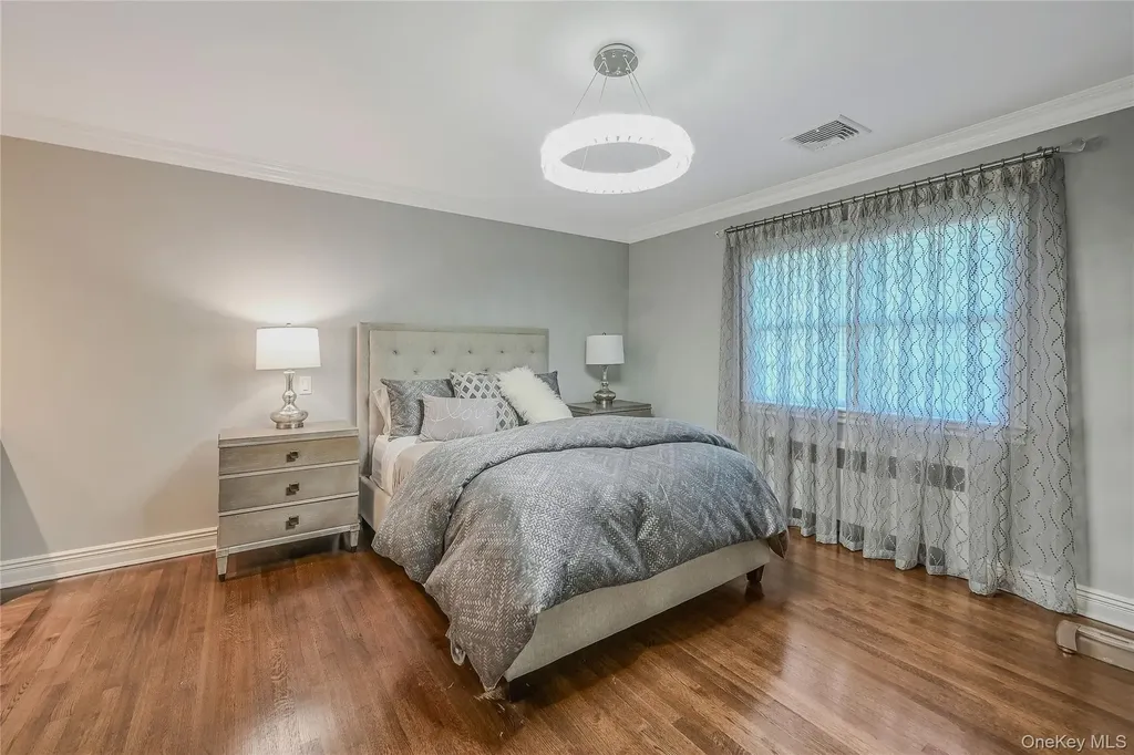 8 Harmony Court Syosset NY 11791