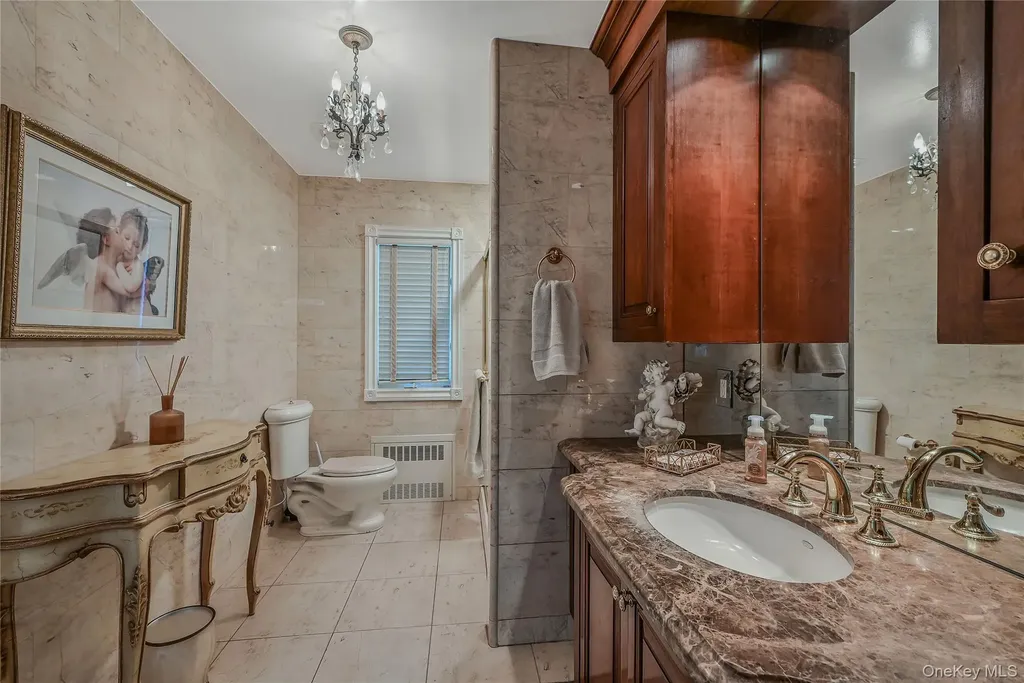 8 Harmony Court Syosset NY 11791