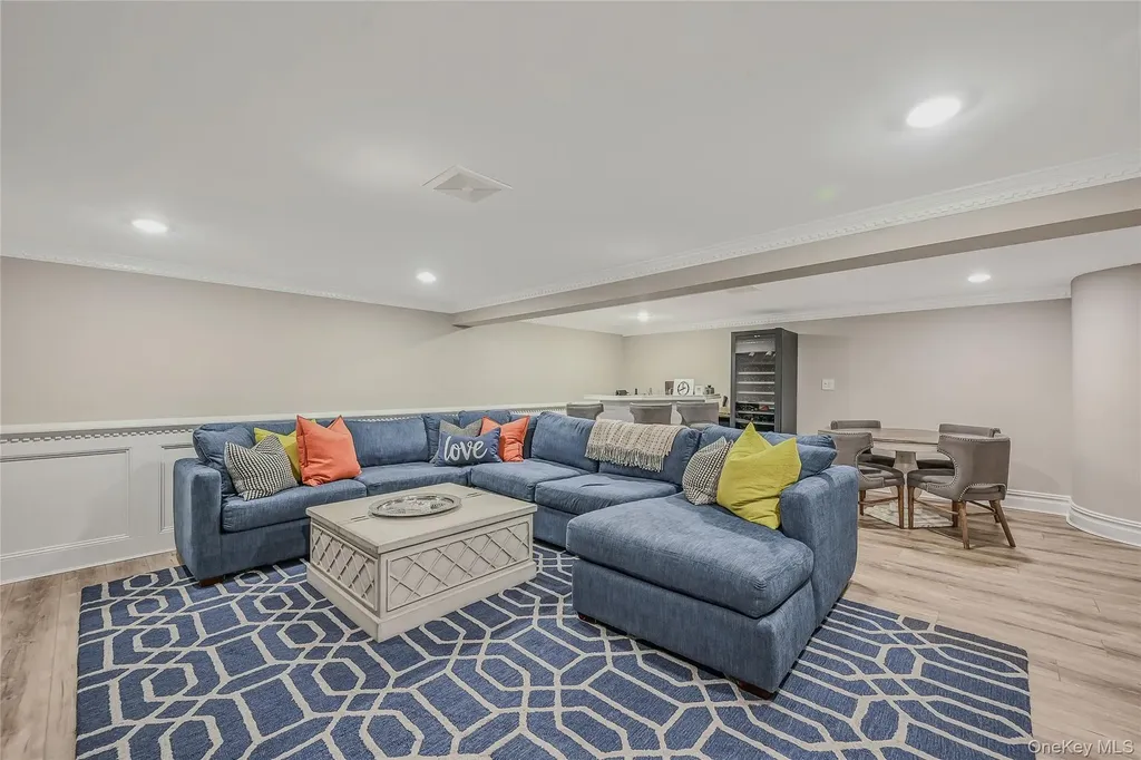 8 Harmony Court Syosset NY 11791
