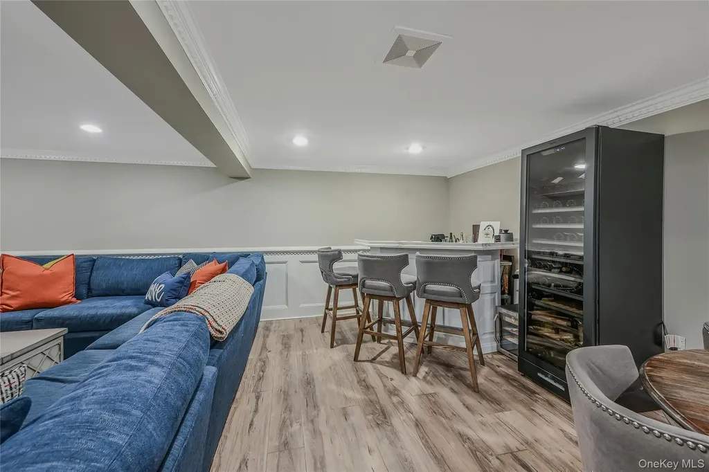 8 Harmony Court Syosset NY 11791