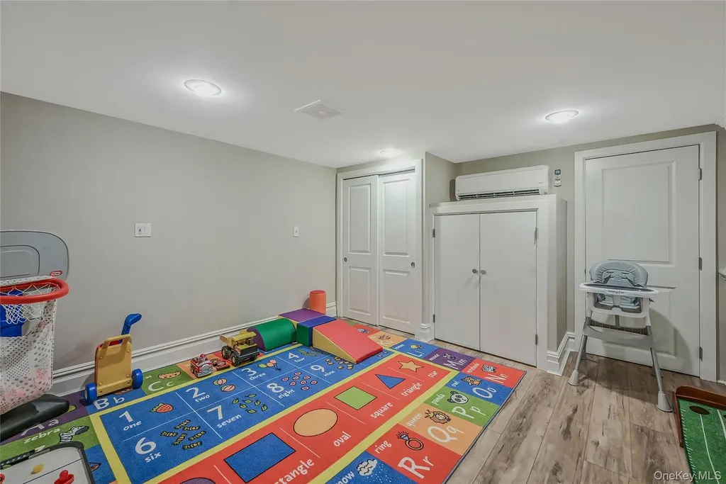 8 Harmony Court Syosset NY 11791