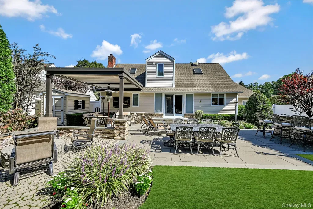 8 Harmony Court Syosset NY 11791