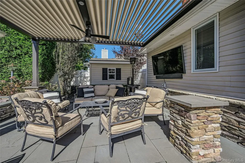 8 Harmony Court Syosset NY 11791