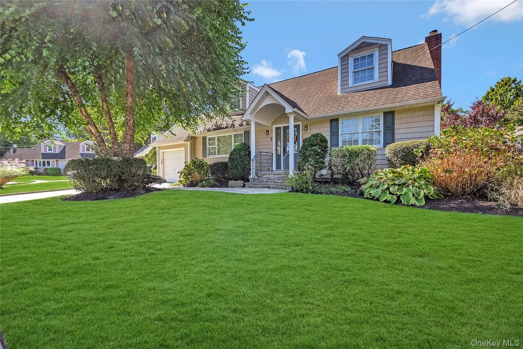 8 Harmony Court Syosset NY 11791