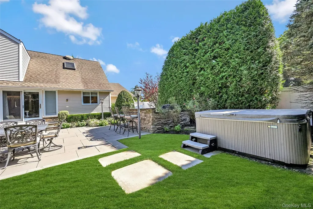 8 Harmony Court Syosset NY 11791