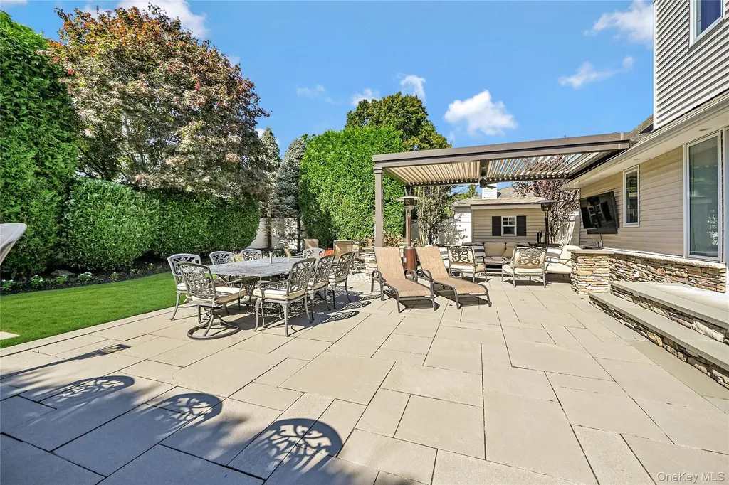 8 Harmony Court Syosset NY 11791