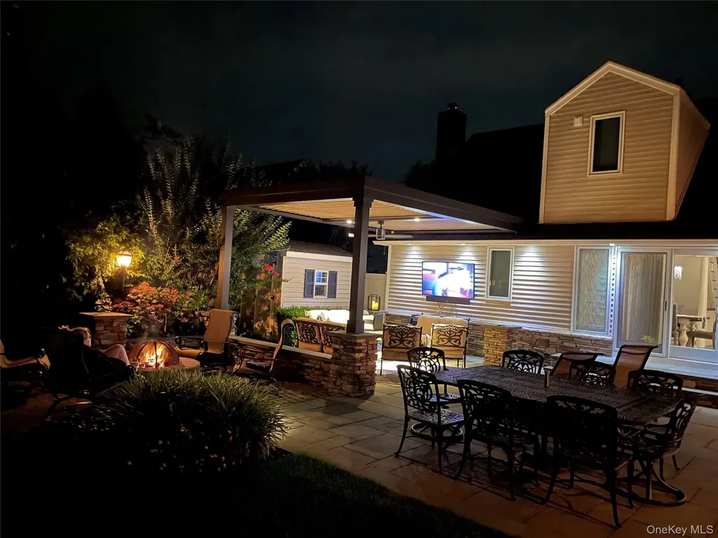 8 Harmony Court Syosset NY 11791