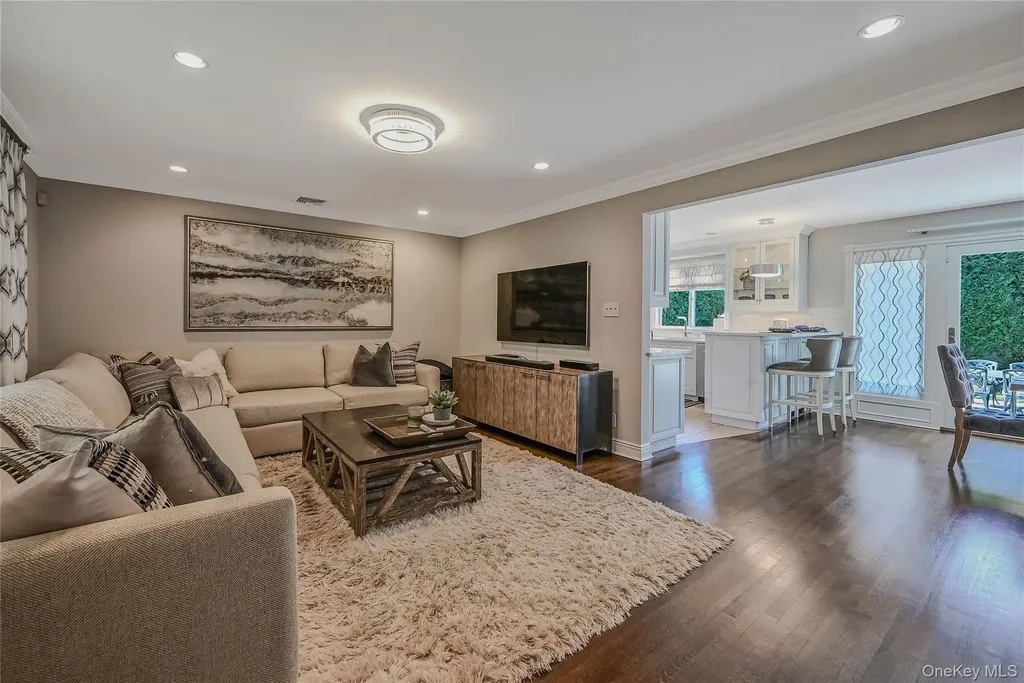 8 Harmony Court Syosset NY 11791