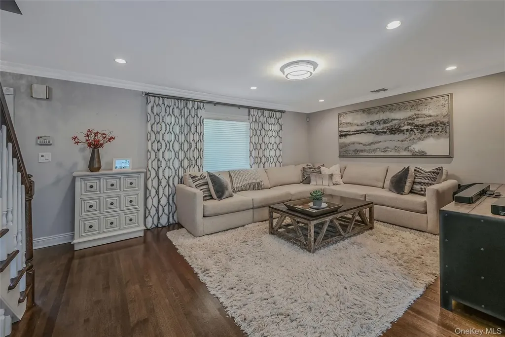 8 Harmony Court Syosset NY 11791