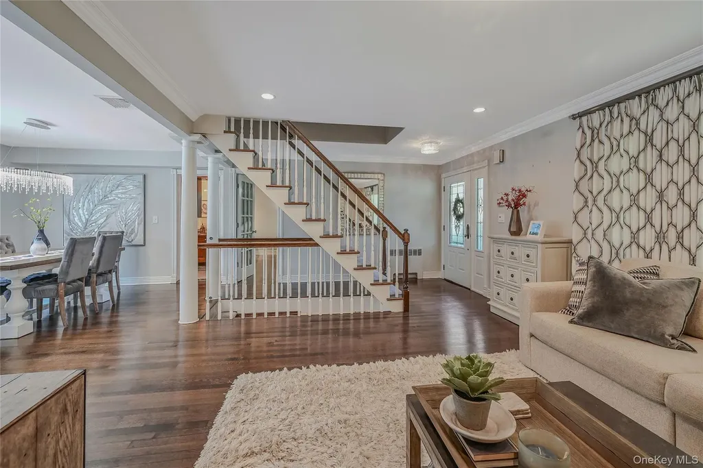 8 Harmony Court Syosset NY 11791