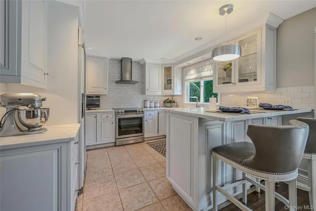 8 Harmony Court Syosset NY 11791