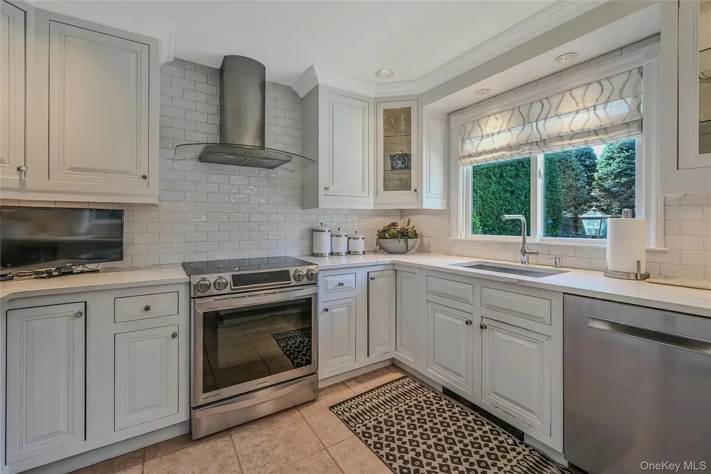 8 Harmony Court Syosset NY 11791