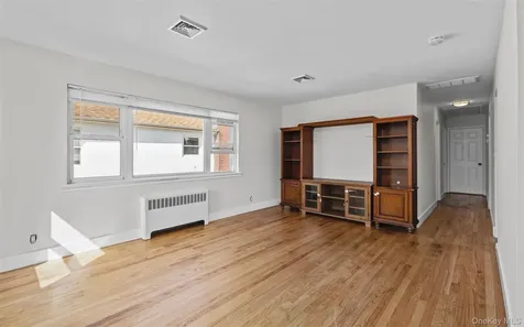 517 E Broadway Long Beach NY 11561