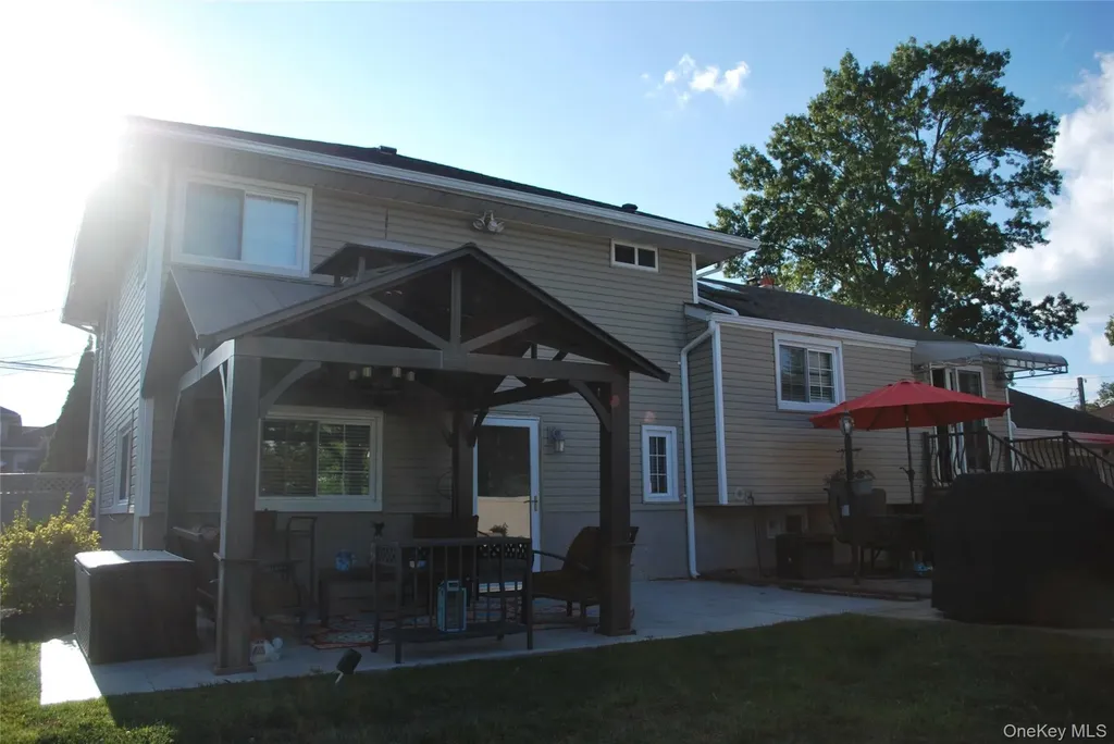 295 W 4th Street Deer Park NY 11729