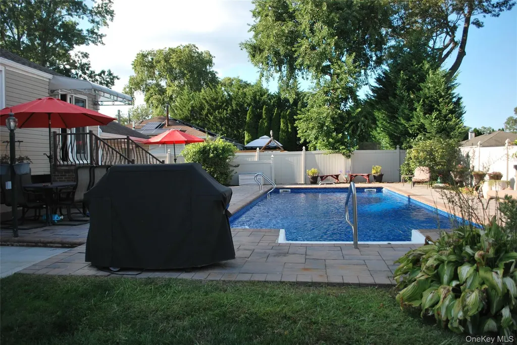 295 W 4th Street Deer Park NY 11729