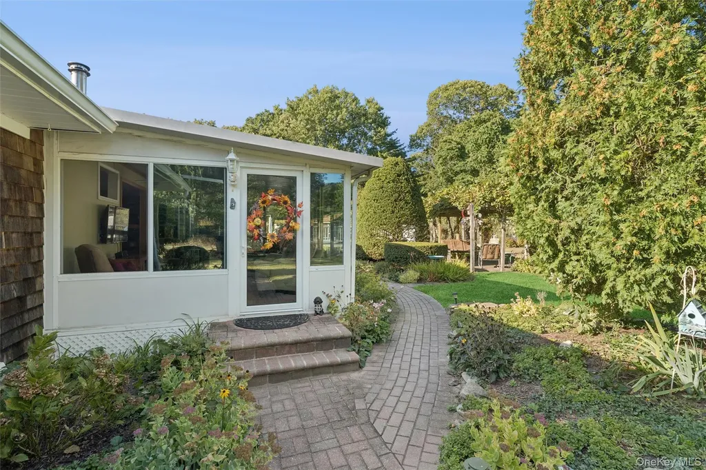 9 Monte Lane Center Moriches NY 11934