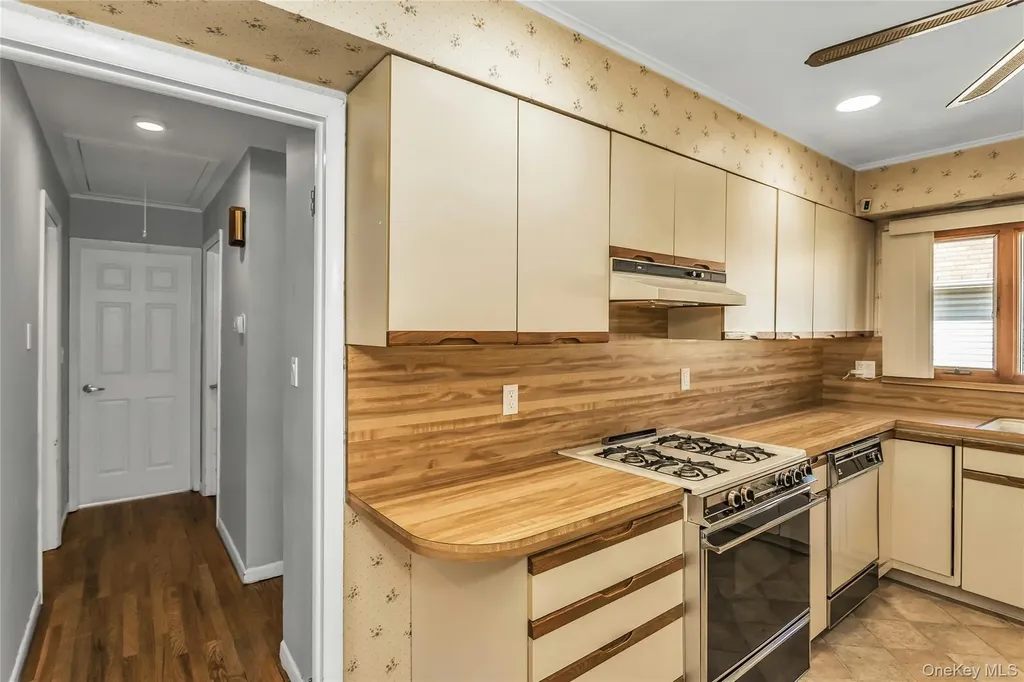 148 William Street Valley Stream NY 11580