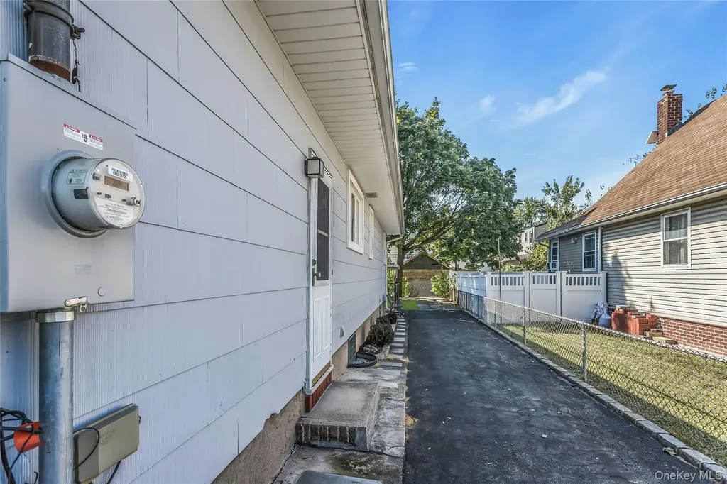 148 William Street Valley Stream NY 11580