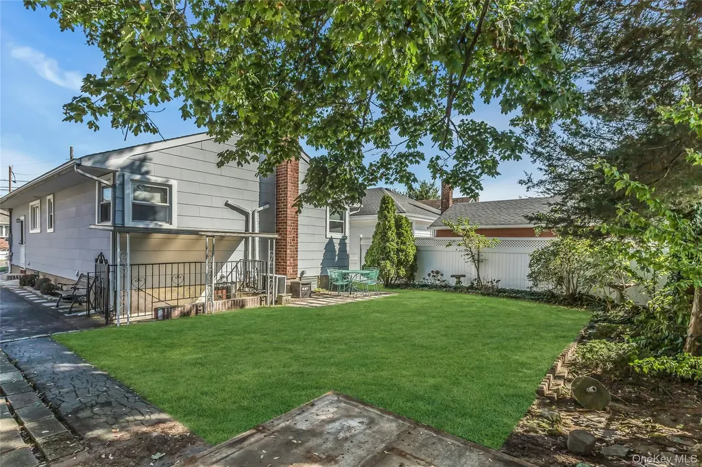 148 William Street Valley Stream NY 11580