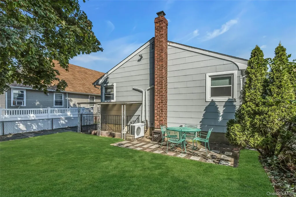 148 William Street Valley Stream NY 11580