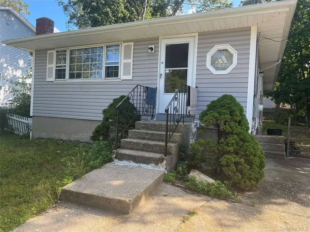 10 Cedarhurst Avenue Selden NY 11784