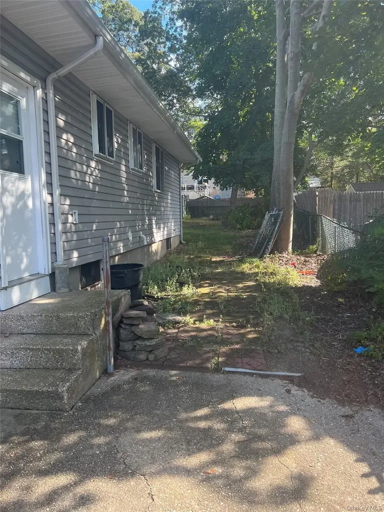 10 Cedarhurst Avenue Selden NY 11784