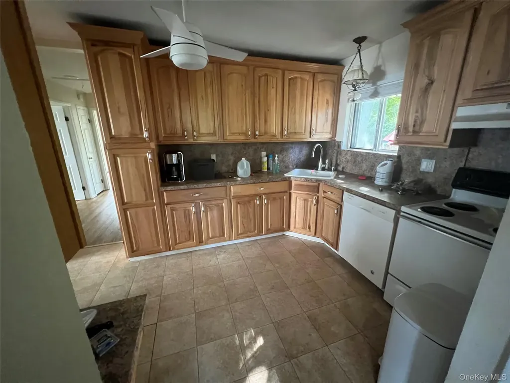 10 Cedarhurst Avenue Selden NY 11784