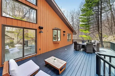 57 Chester Court Cortlandt Manor NY 10567