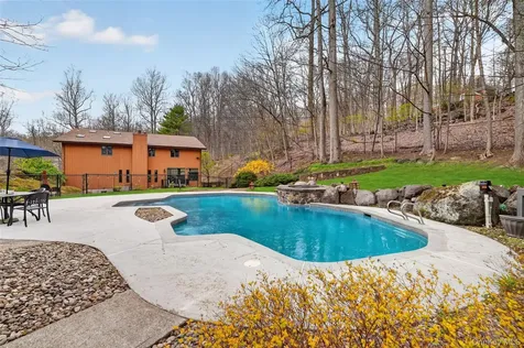 57 Chester Court Cortlandt Manor NY 10567