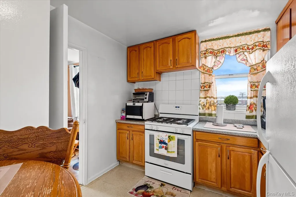 60-11 Broadway Woodside NY 11377