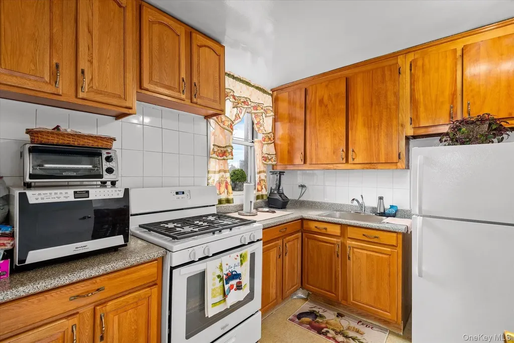 60-11 Broadway Woodside NY 11377