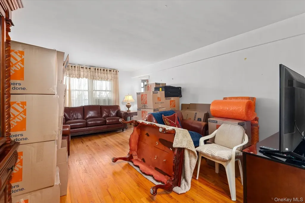 60-11 Broadway Woodside NY 11377