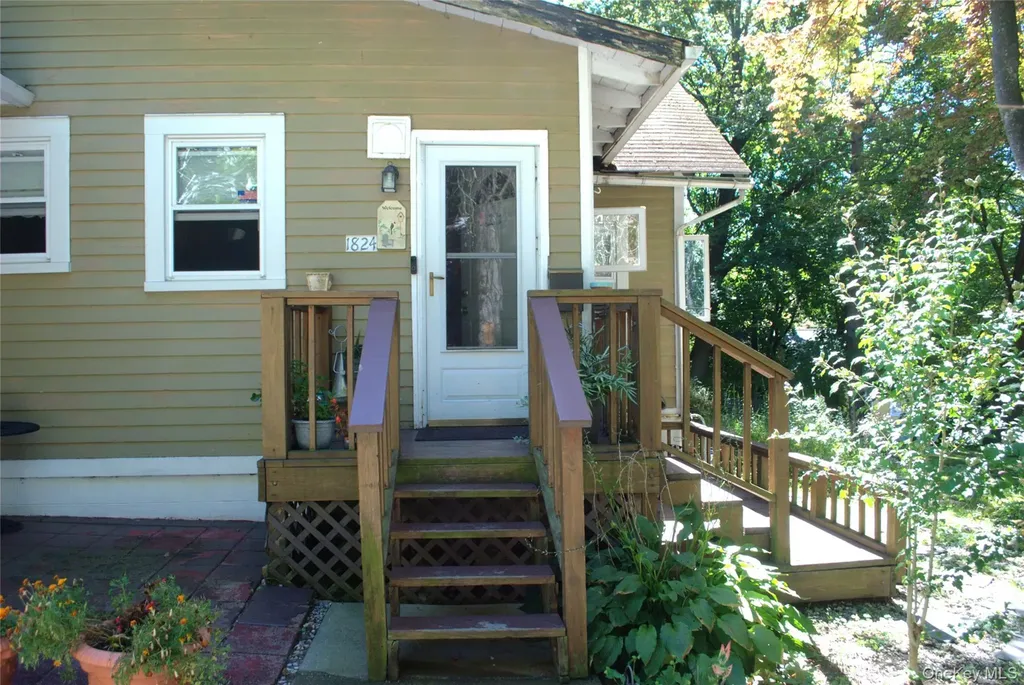 1824 Seabury Place Peekskill NY 10566