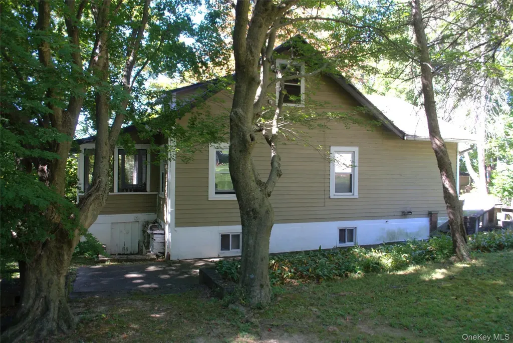 1824 Seabury Place Peekskill NY 10566