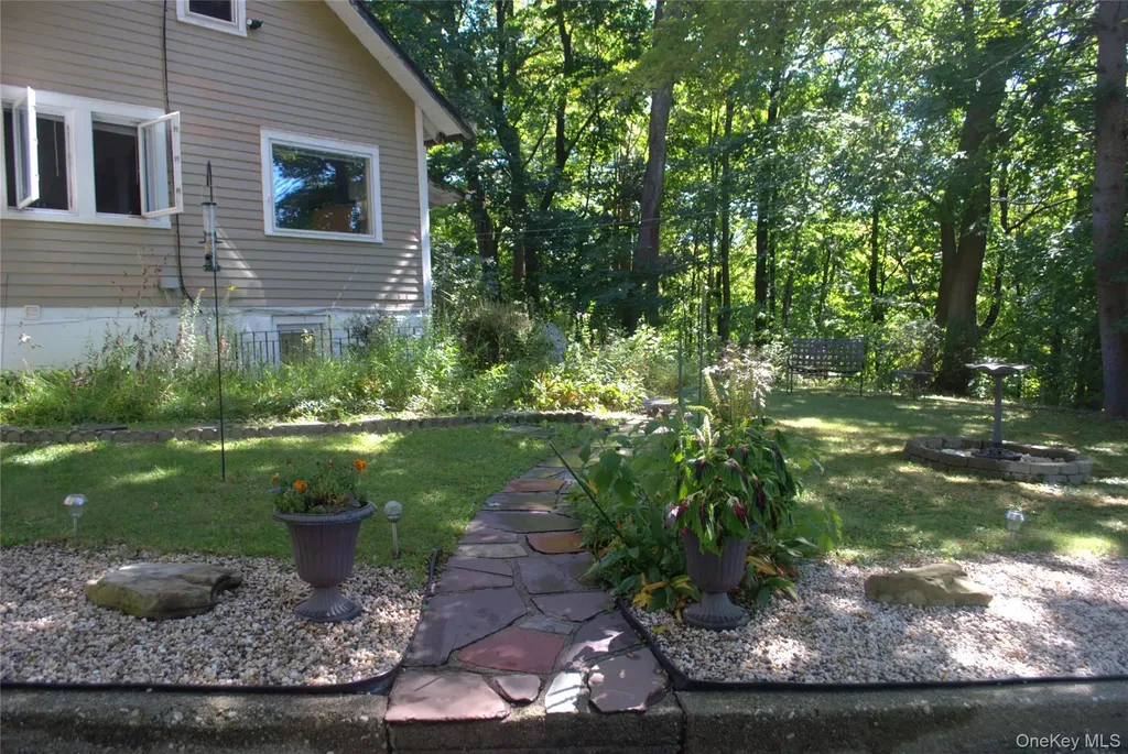 1824 Seabury Place Peekskill NY 10566