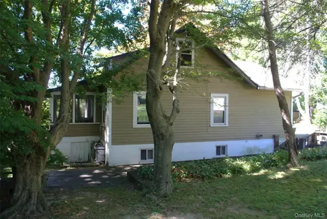 1824 Seabury Place Peekskill NY 10566
