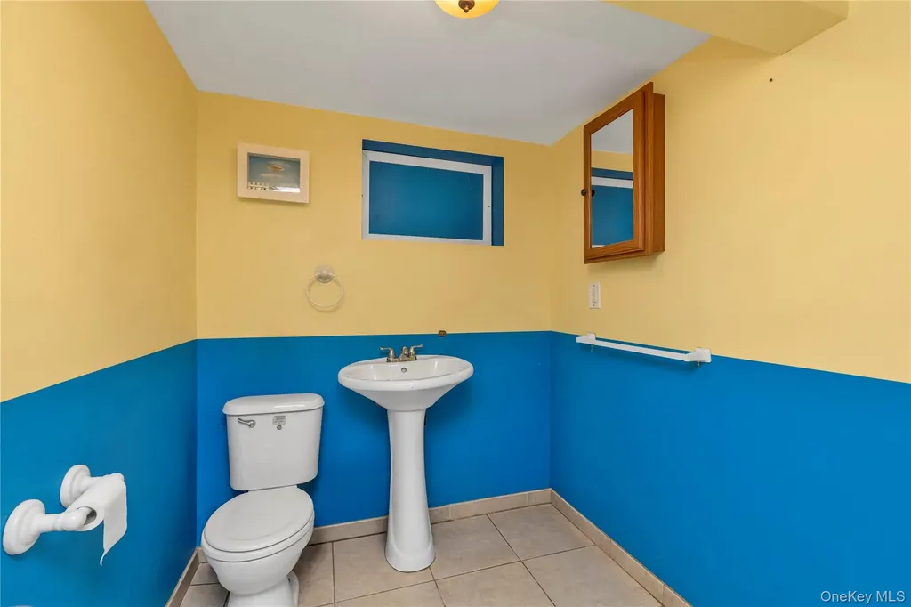 87 Montgomery Avenue Oceanside NY 11572