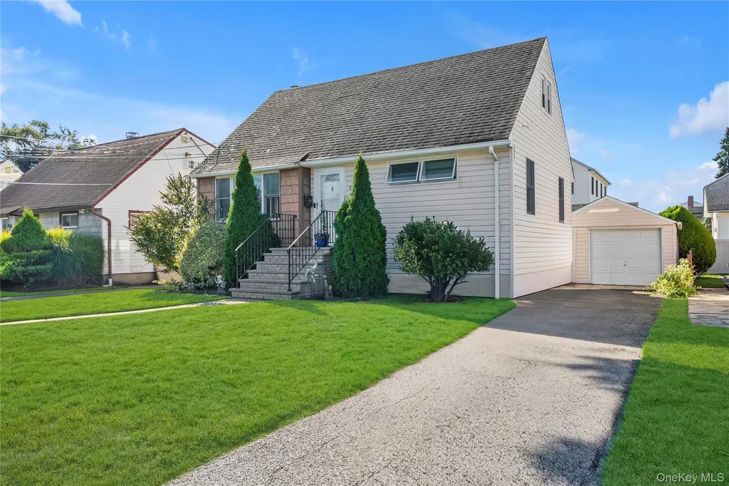 87 Montgomery Avenue Oceanside NY 11572