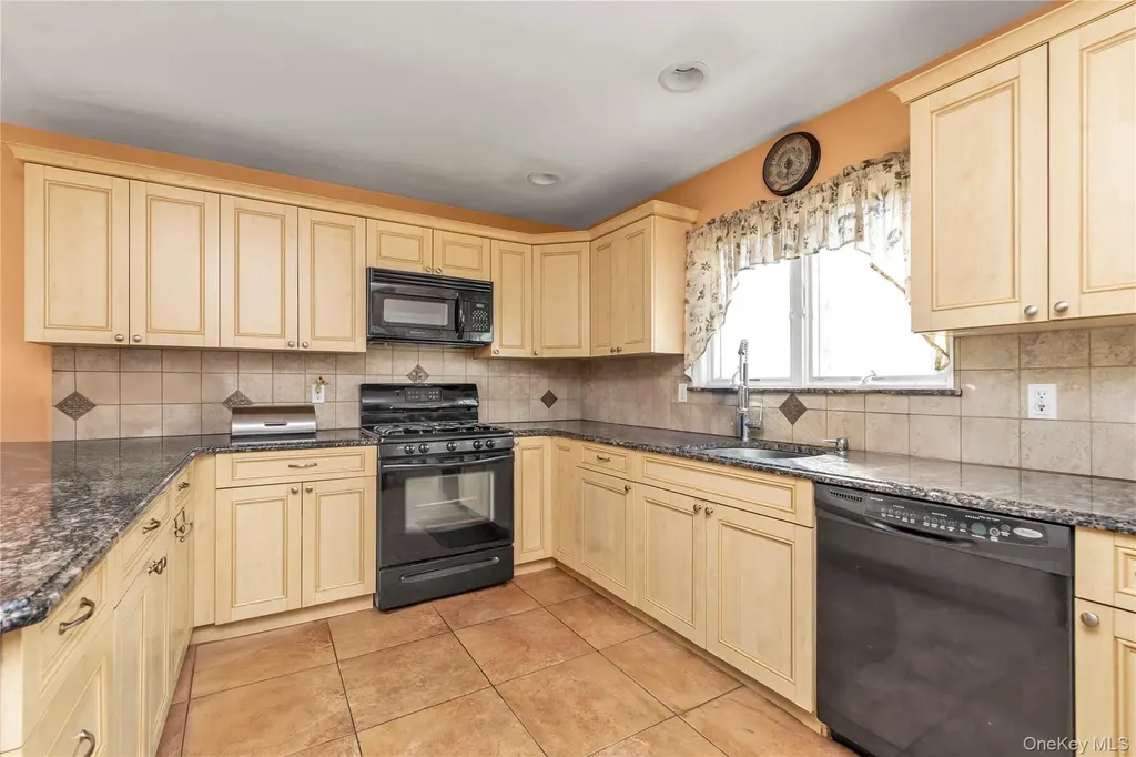 87 Montgomery Avenue Oceanside NY 11572