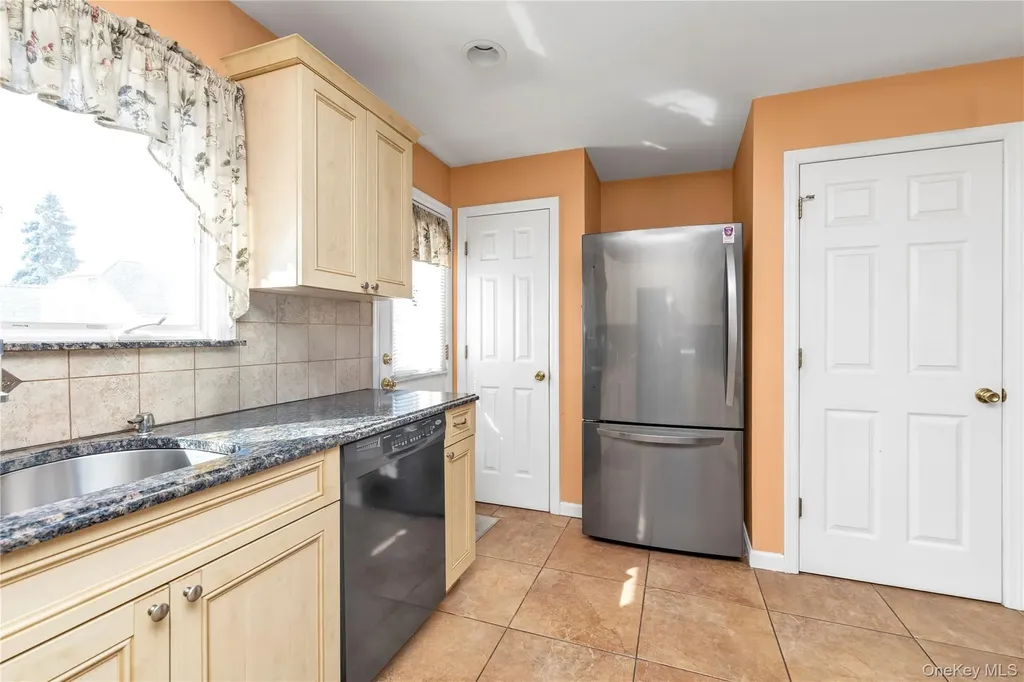 87 Montgomery Avenue Oceanside NY 11572