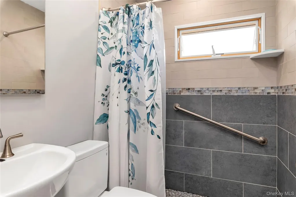87 Montgomery Avenue Oceanside NY 11572