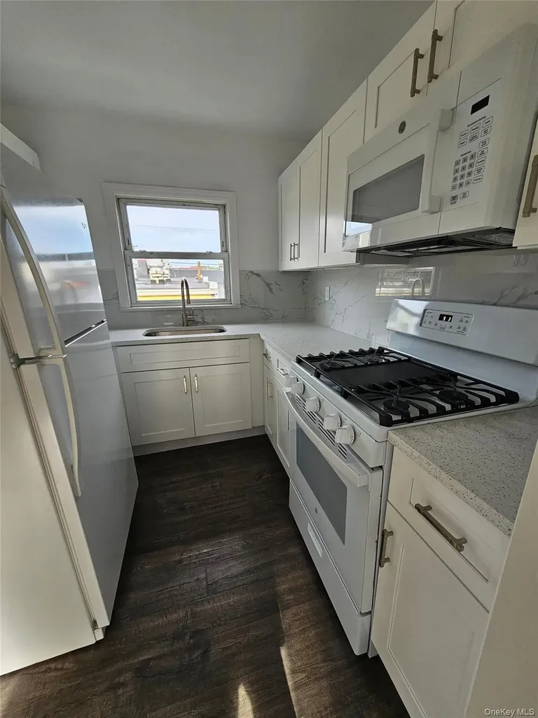 5 Merle Avenue Oceanside NY 11572