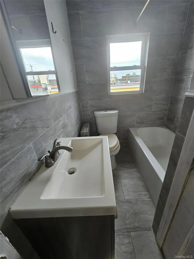 5 Merle Avenue Oceanside NY 11572