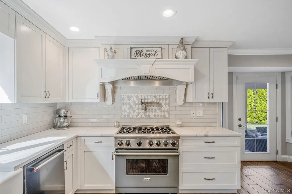 31 Dillon Drive Dix Hills NY 11746